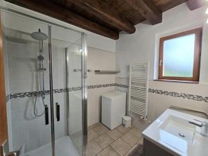 Maisons de vacances Maison perigourdine 2 chambres a Salignac-Eyvigues avec cour et jardin, animaux acceptes - FR-1-616-5 : photos des chambres
