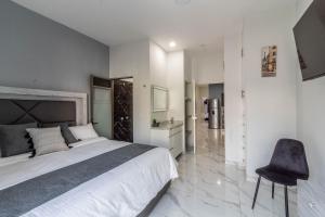 2 Bedrooms, AC, Balcony, in Downtown Zapotlanejo 201