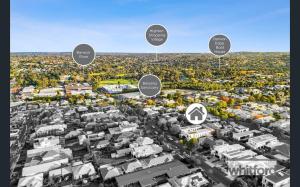 Frankie Luxury pool house Geelong Sleeps 12 Close to GMHBA cafes restaurants shops schools