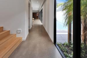 Frankie Luxury pool house Geelong Sleeps 12 Close to GMHBA cafes restaurants shops schools