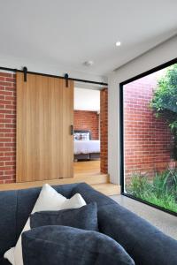 Frankie Luxury pool house Geelong Sleeps 12 Close to GMHBA cafes restaurants shops schools