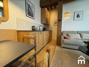 Saint Germain by Melvane