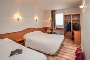 Hotels BRIT HOTEL Essentiel CAHORS Nord : Chambre Triple