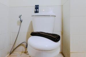 Good Deal Studio Room at Easton Park Residence Jatinangor Apartment By Travelio