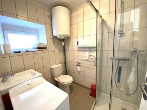 Maisons de vacances Maison ancienne charmante avec jardin, proche du port de Groix - FR-1-813-8 : Maison de Vacances