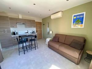 Appartement Climatisé Centre du Lavandou, Proche Plage - FR-1-816-6