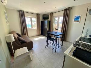 Appartement Climatisé Centre du Lavandou, Proche Plage - FR-1-816-6