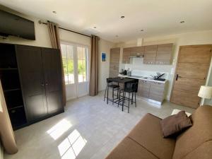 Appartement Climatisé Centre du Lavandou, Proche Plage - FR-1-816-6