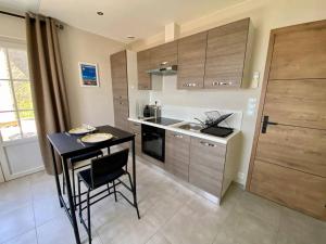 Appartement Climatisé Centre du Lavandou, Proche Plage - FR-1-816-6