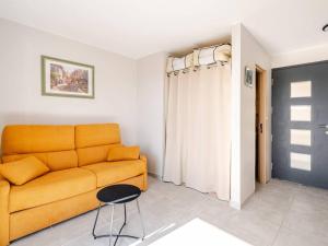 Appartements Charmant studio renove au coeur du Lavandou avec clim et terrasse - FR-1-816-7 : photos des chambres