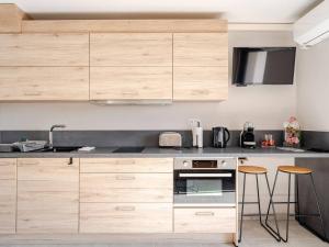 Appartements Charmant studio renove au coeur du Lavandou avec clim et terrasse - FR-1-816-7 : photos des chambres