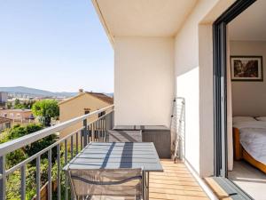 Appartements Charmant studio renove au coeur du Lavandou avec clim et terrasse - FR-1-816-7 : photos des chambres