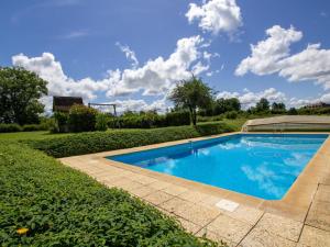 Maisons de vacances Maison campagnarde avec piscine et cheminee, Perigord Noir - FR-1-616-395 : photos des chambres