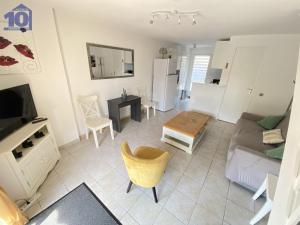 Pavillon 6 pers avec piscine, clim, terrasses et parking privé - FR-1-781-72