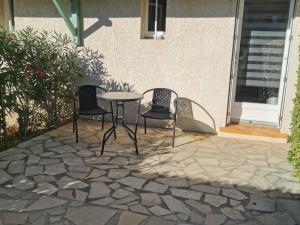 Pavillon 6 pers avec piscine, clim, terrasses et parking privé - FR-1-781-72