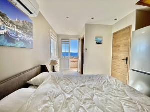 Appartements T2 Mezzanine au Lavandou, proche plage, climatise - FR-1-816-8 : photos des chambres