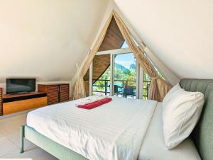 Half Moon beach Villa - by KohChangVillas