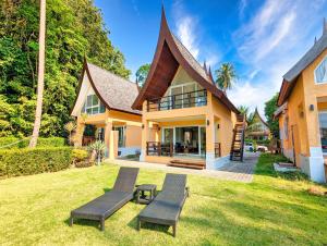 Half Moon beach Villa - by KohChangVillas