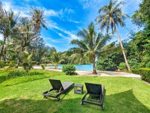 Half Moon beach Villa - by KohChangVillas