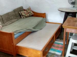 Casa de 01 quarto-Até 4 pessoas-Cambury-120m da praia-central-internet-Estacionamento-C04