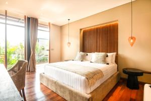 Elegant 6BR Villa, Canggu, 400m to Finns Beach