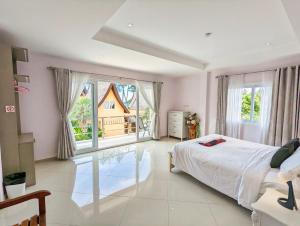 Blue Lion Small Pool Villa - by KohChangVillas