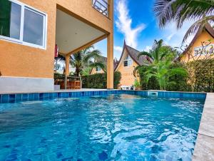 Blue Lion Small Pool Villa - by KohChangVillas