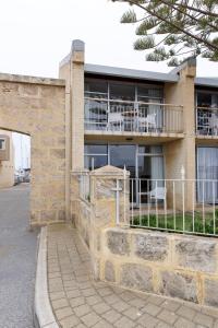Mariners Lookout On The Harbour