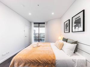 Riverfront 2 Bedroom Apt in Brisbane City with Parking
