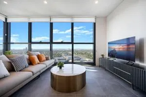 Luxury 1BR Apt with Stunning City Skyline Views - Strathfield