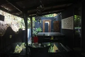 LA LIANE DE JADE 974-Lodge Le Palissandre - jacuzzi privatif - piscine chauffée - Le Bois de Nèfles