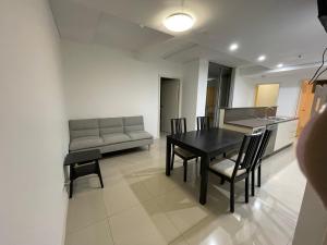 Entire 3 bedroom apartment in Mascot