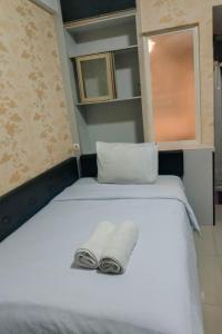 Comfort and Cozy Studio Student Castle Yogyakarta Apartment By Travelio