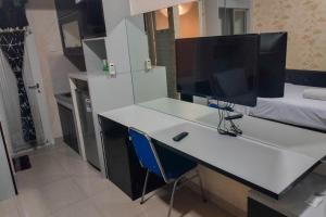 Comfort and Cozy Studio Student Castle Yogyakarta Apartment By Travelio