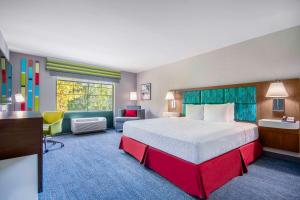 King Room - Mobility Access/Non-Smoking room in Hampton Inn East Aurora
