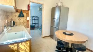 Maisons de vacances Rendez-vous en Provence -10 personnes- duo de gites- piscine privee - clim : photos des chambres