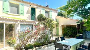 Rendez-vous en Provence -10 personnes- duo de gîtes- piscine privée - clim