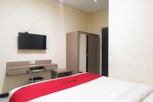 RedDoorz Syariah Near Transmart Mall Palembang