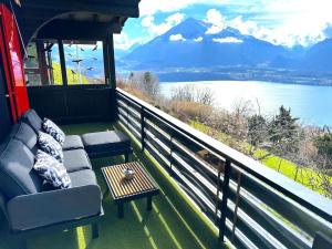 SwissHut Stunning Views Alps & Lake - Chalet Schärme