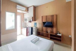 Classic Studio at Student Castle Yogyakarta Apartment By Travelio