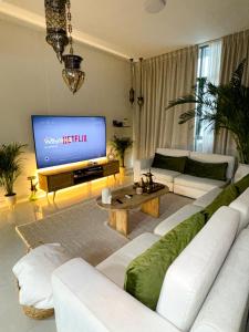 Arabian-Inspired 1BR - Polo Residence Near Burj