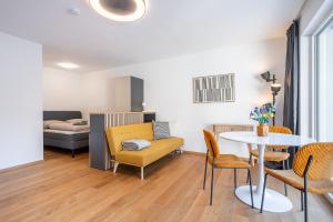 Modernes Studio mit sonniger Dachterrasse