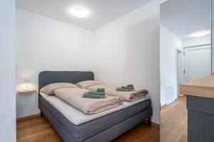 Modernes Studio mit sonniger Dachterrasse