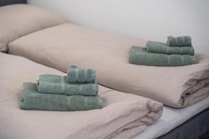 Modernes Studio mit sonniger Dachterrasse