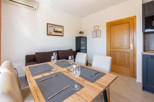 Exquisites Apartment nur 100 Meter zum Strand mit Sauna, Whirlpool, Meerblick