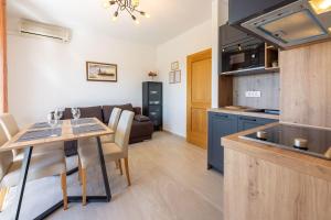 Exquisites Apartment nur 100 Meter zum Strand mit Sauna, Whirlpool, Meerblick