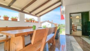 Malerisches Apartment nur 800 Meter zum Strand mit privater Terrasse, Grill, WiFi 