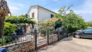 Malerisches Apartment nur 800 Meter zum Strand mit privater Terrasse, Grill, WiFi 
