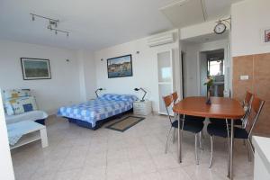 Malerisches Apartment nur 400 Meter zum Strand mit Meerblick - nur 10 Minuten zum Zentrum von Rovinj