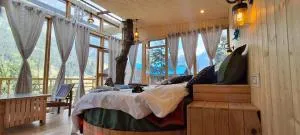 Hikers Wooden The Cedarwood Glass Tree house - Jibhi